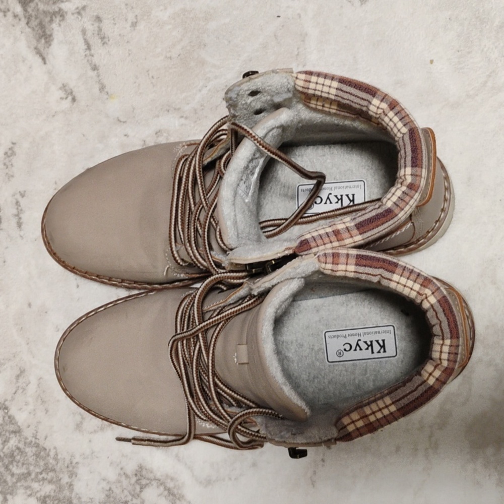 Ladies shoes